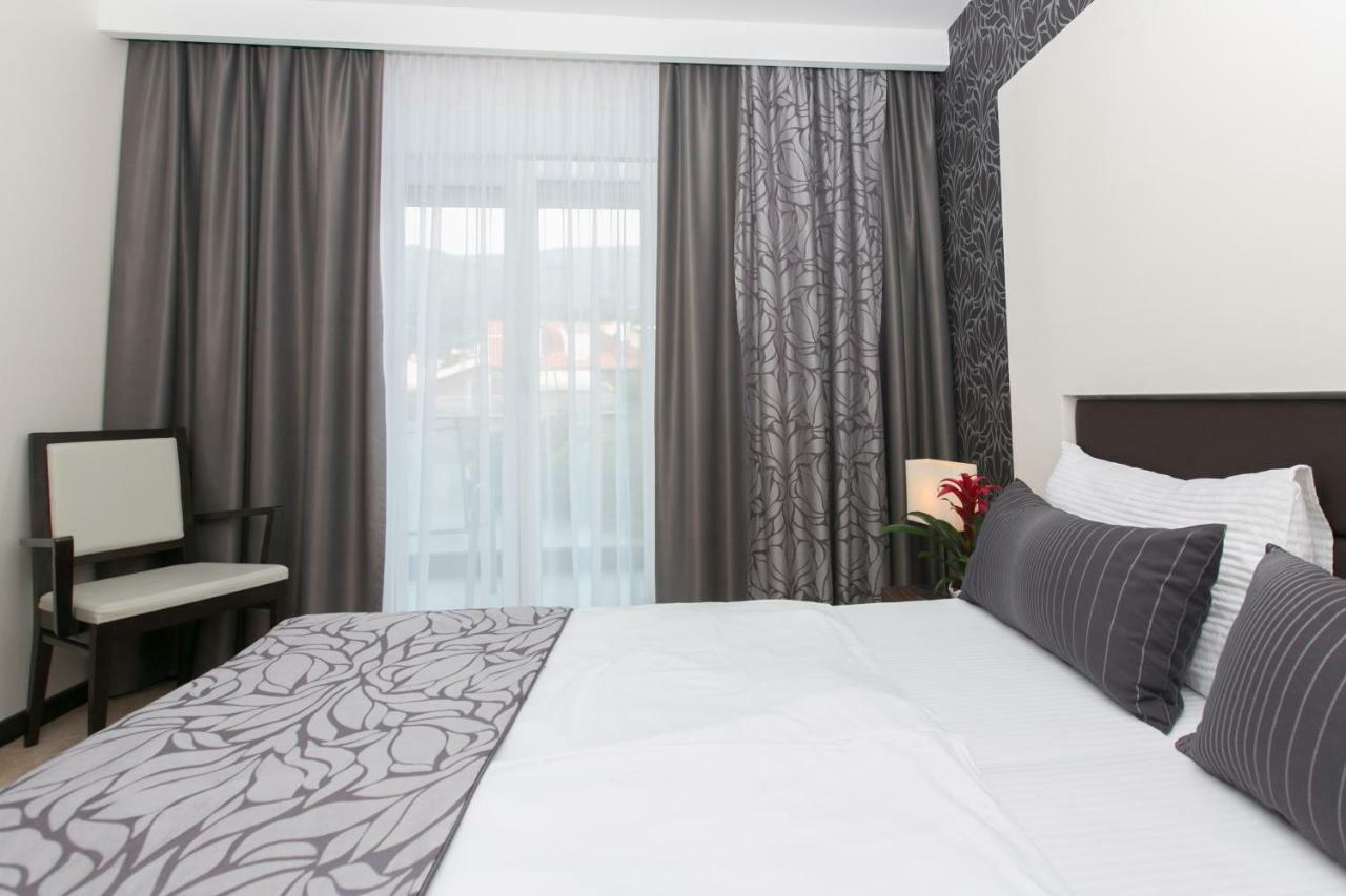 Beach Hotel Split Podstrana Dış mekan fotoğraf